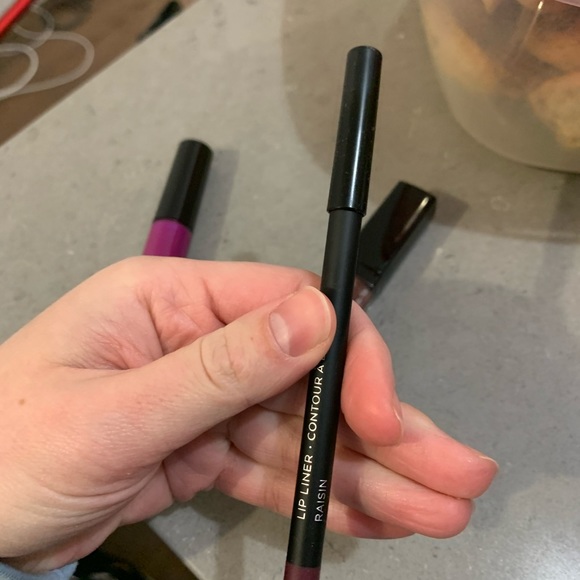 Women’s lip cosmetics - Picture 3 of 5